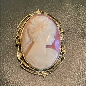 Vintage 1970s Gold and Cream Cameo Brooch